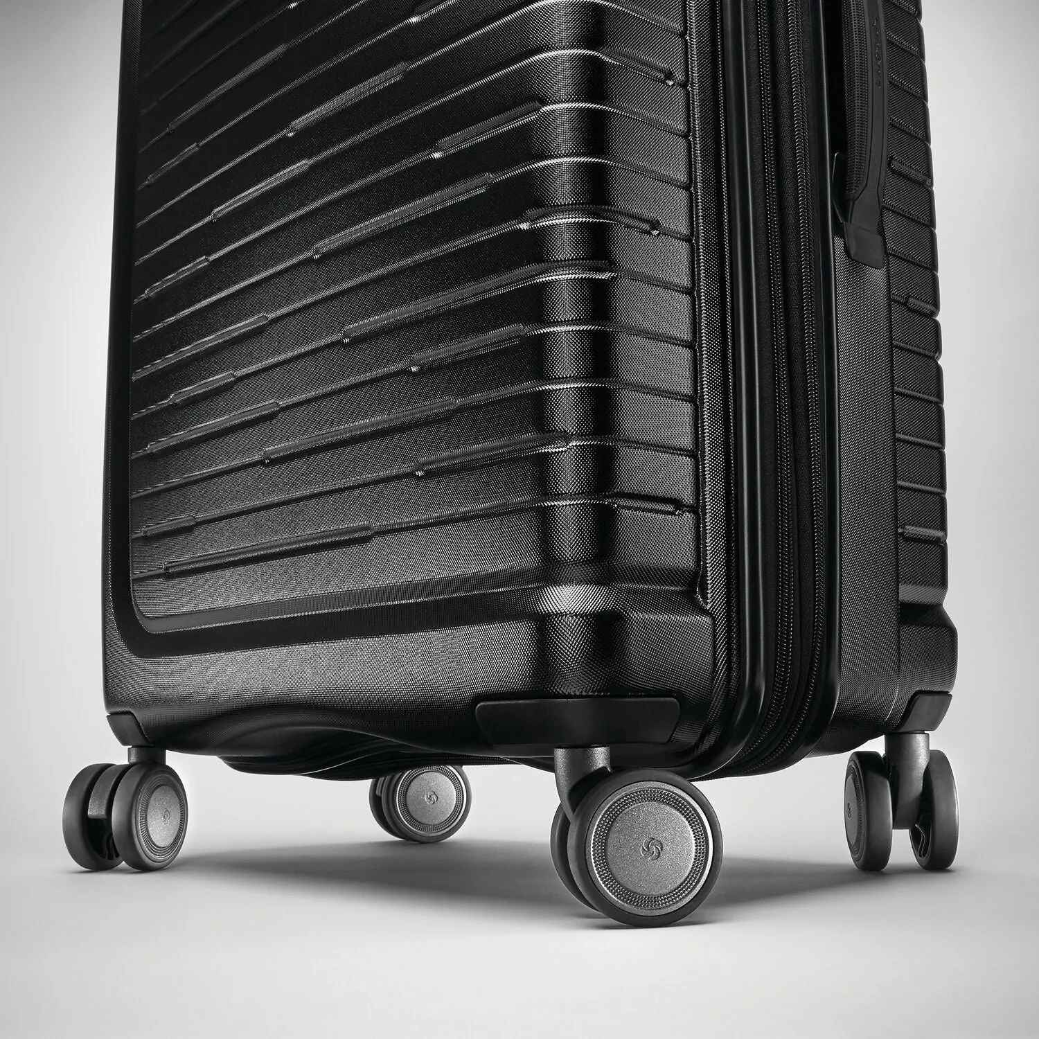 Samsonite Silhouette 16 Hardside Medium Expandable Spinner