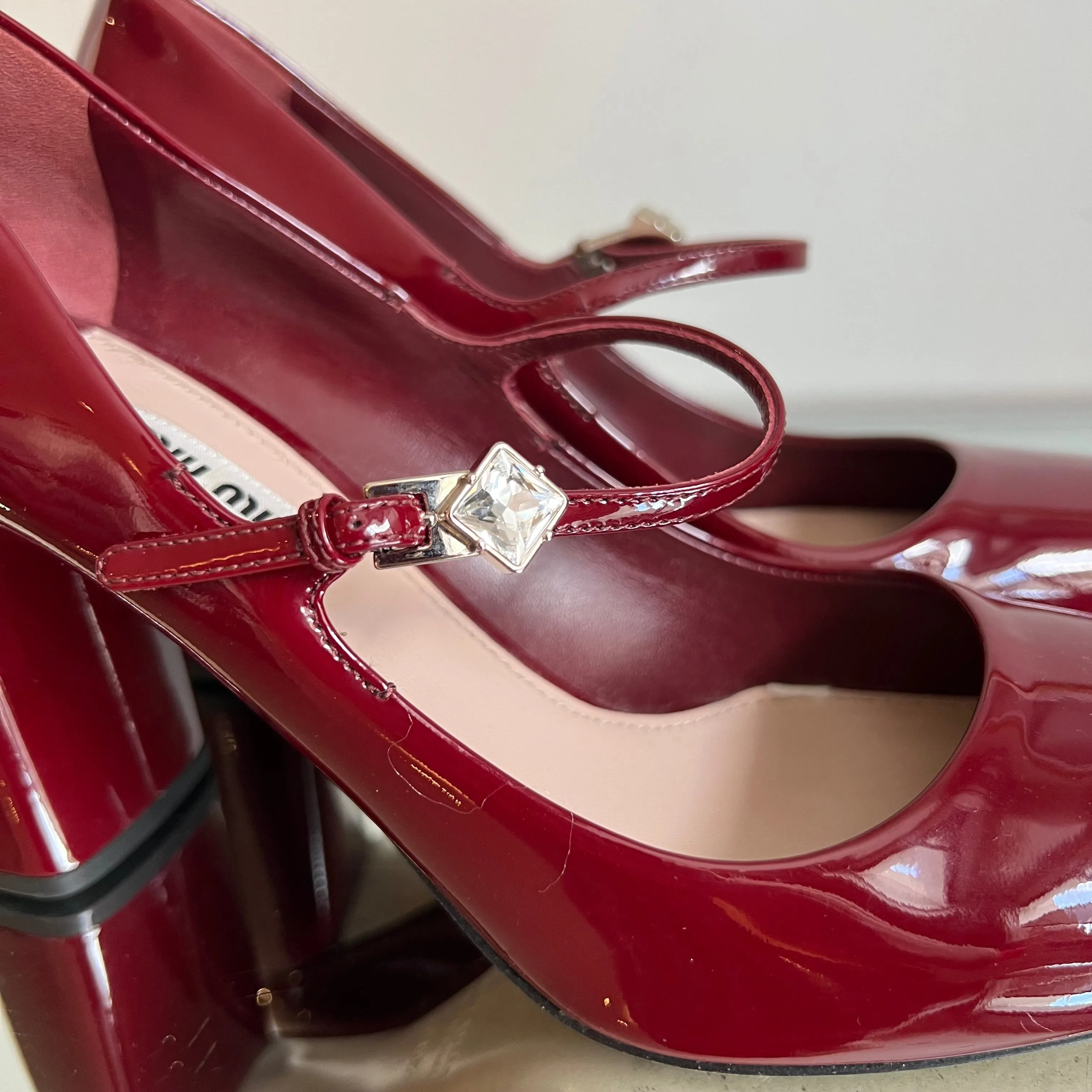 Scarpin Miu Miu Verniz Boneca Burgundy