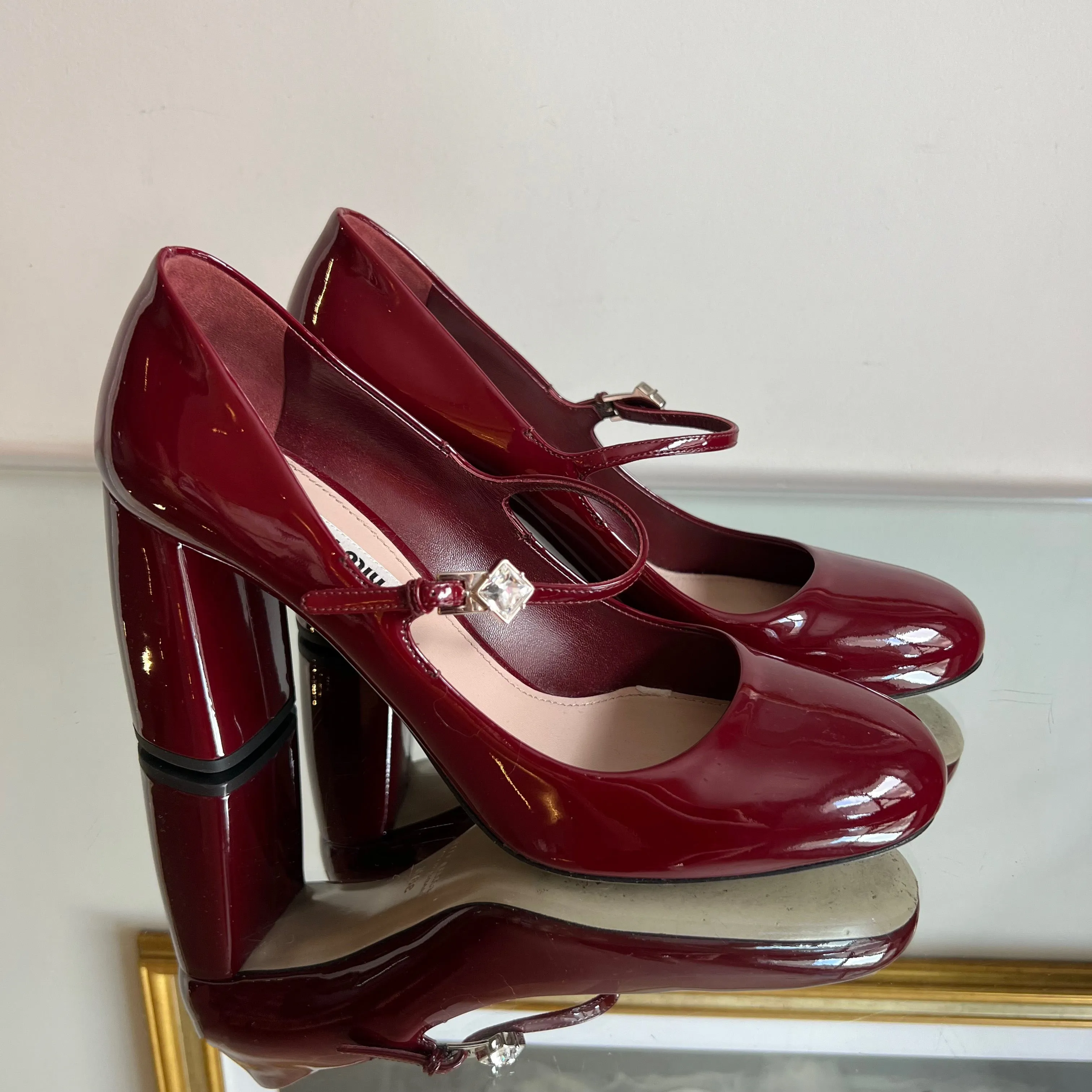 Scarpin Miu Miu Verniz Boneca Burgundy